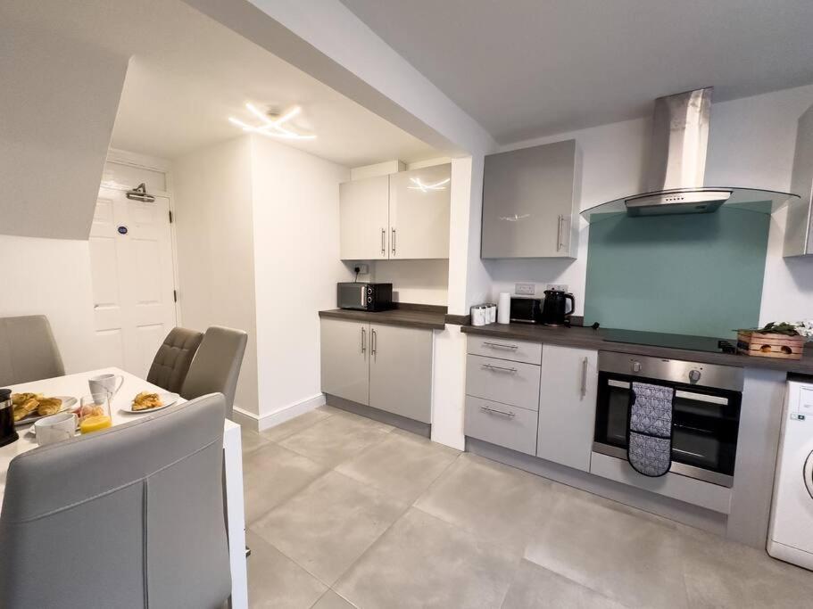 Immaculate 5 Bedroom House Rockingham Esterno foto